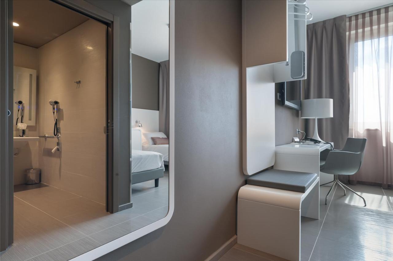8Piuhotel Lecce Ngoại thất bức ảnh
